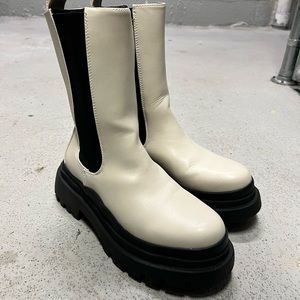 PLT boots with platform size 9
